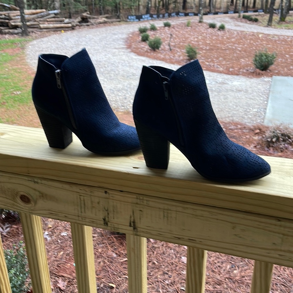 Navy Blue Boots Booties Carlos Santana 8.5 Like New